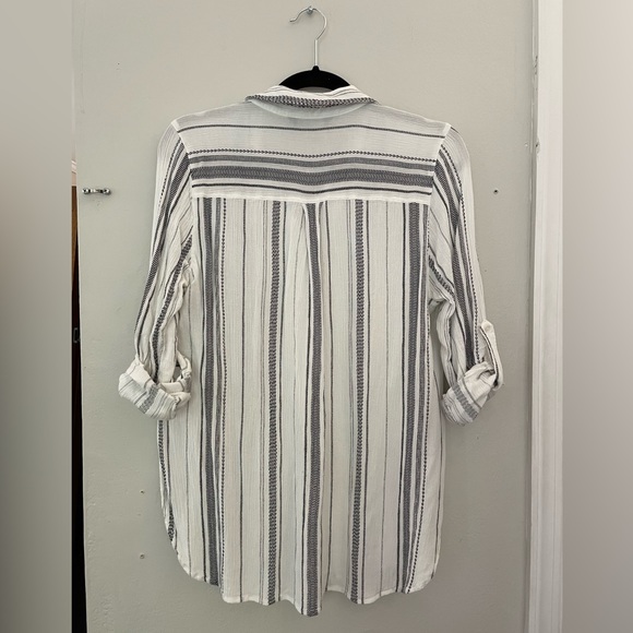 Decjuba Black and White Button Down - Picture 4 of 6